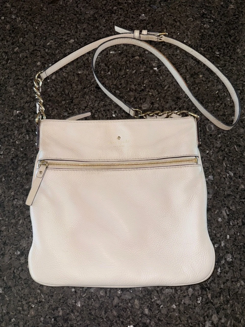 Kate Spade New York Off White Chain Detail Zip Top Leather Crossbody Bag